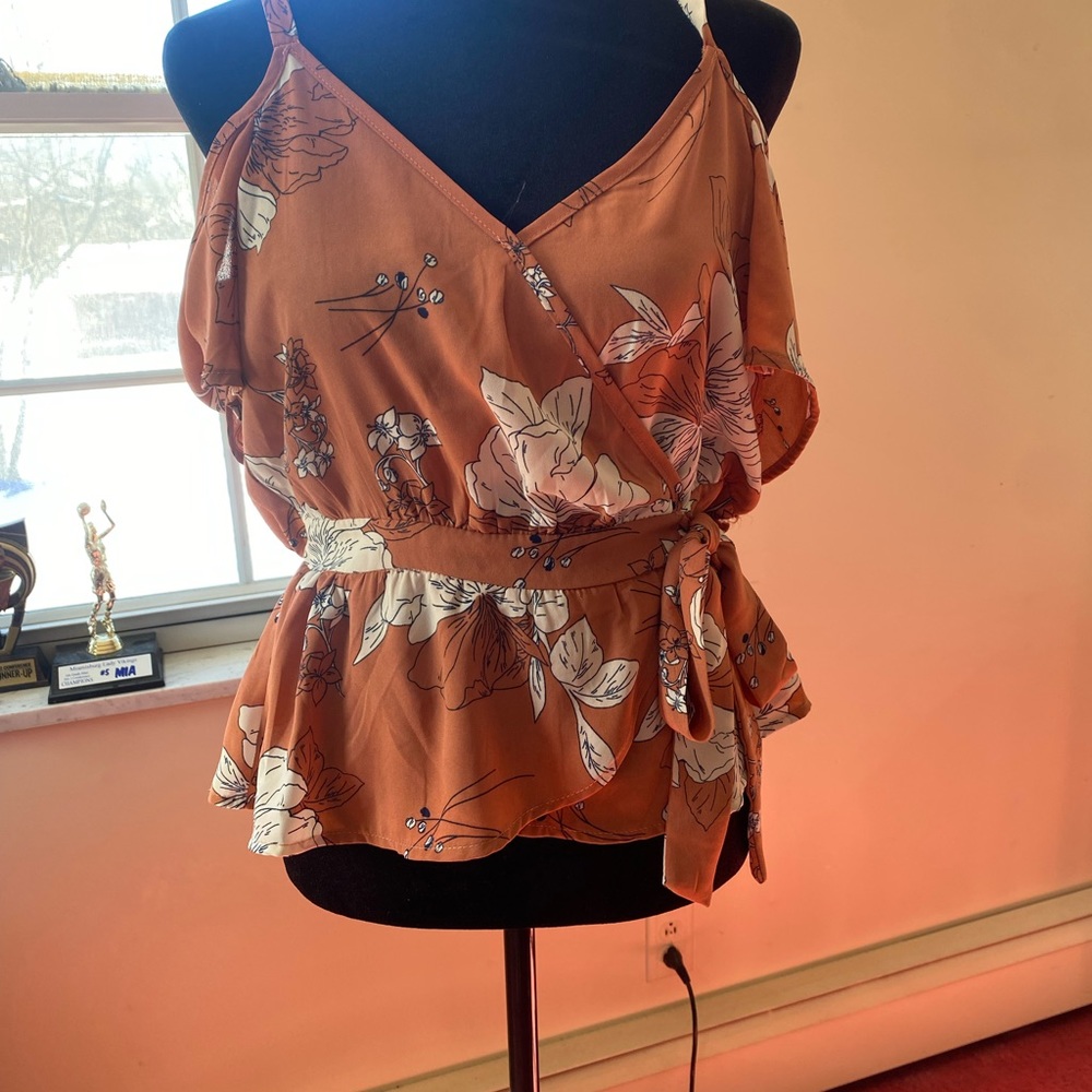 peach/white blouse with off the shoulder arms